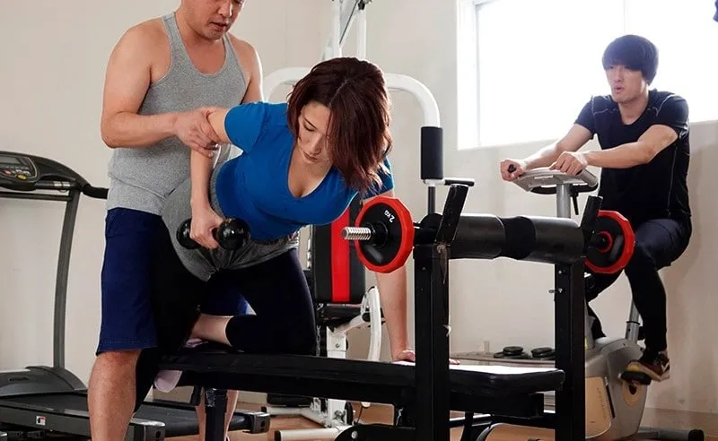 ông xã phát hiện người vợ lén lút với huấn luyện viên thể hình