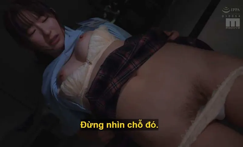 Sếp lớn đang mưu tính "xử đẹp" cô em dưới quyền kiêu kỳ lười nhác, suốt ngày chỉ mê mẩn chat chit với trai.