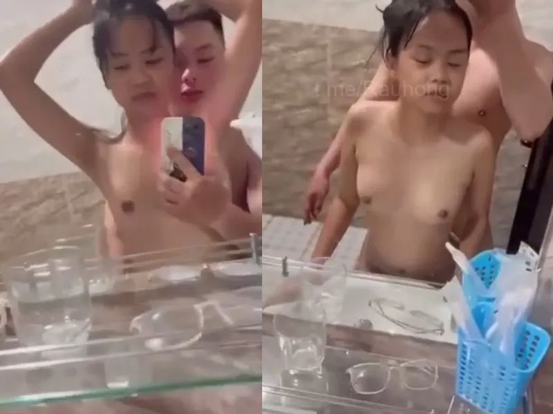 Nhỏ nhắn em cùng người yêu nắc trước gương quay kỉ niệm